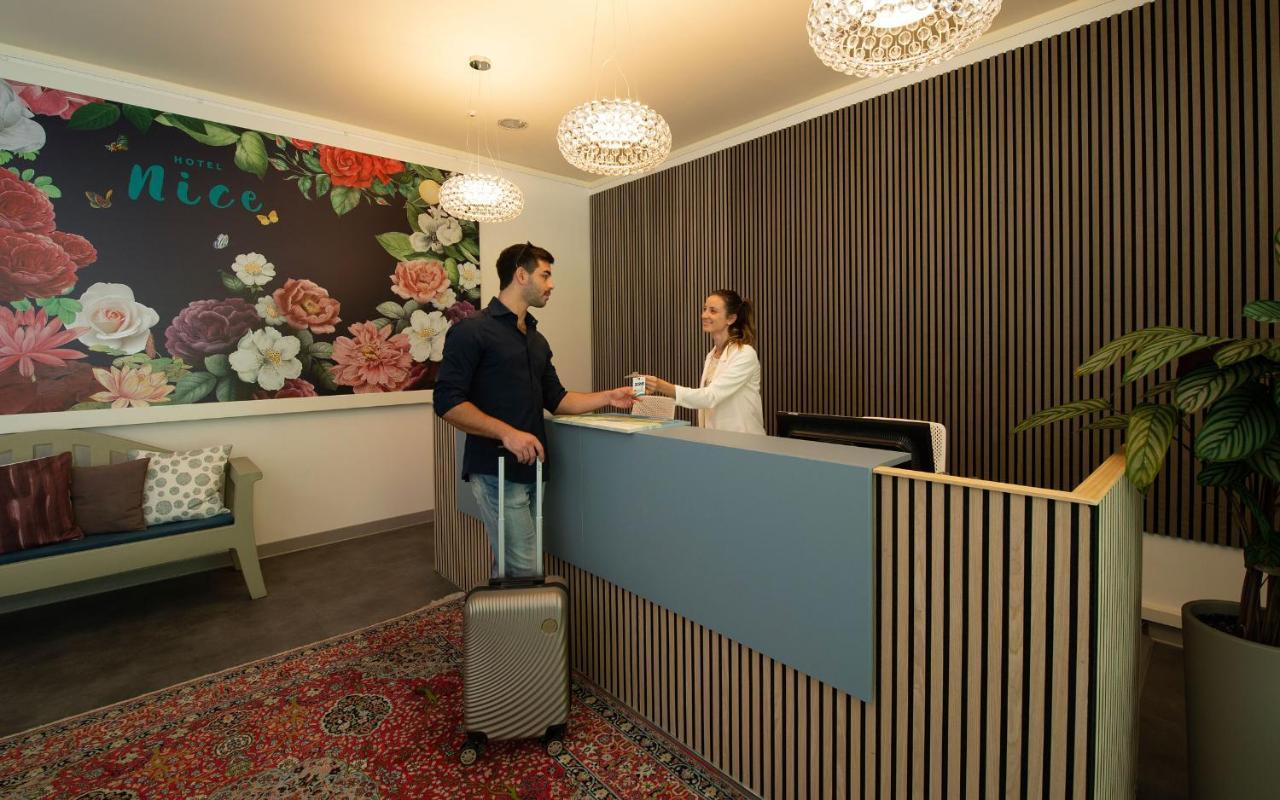 Nice Hotel Бибионе Екстериор снимка