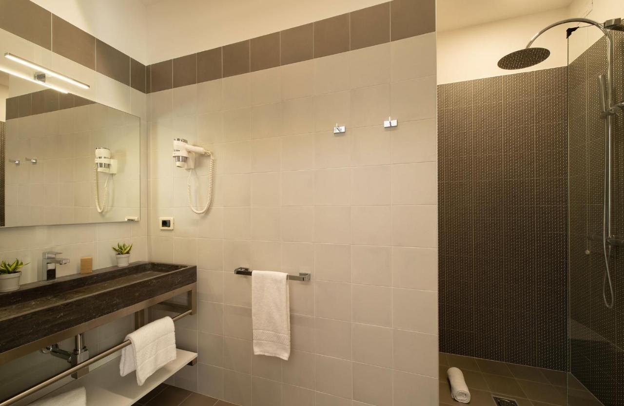 Nice Hotel Бибионе Екстериор снимка