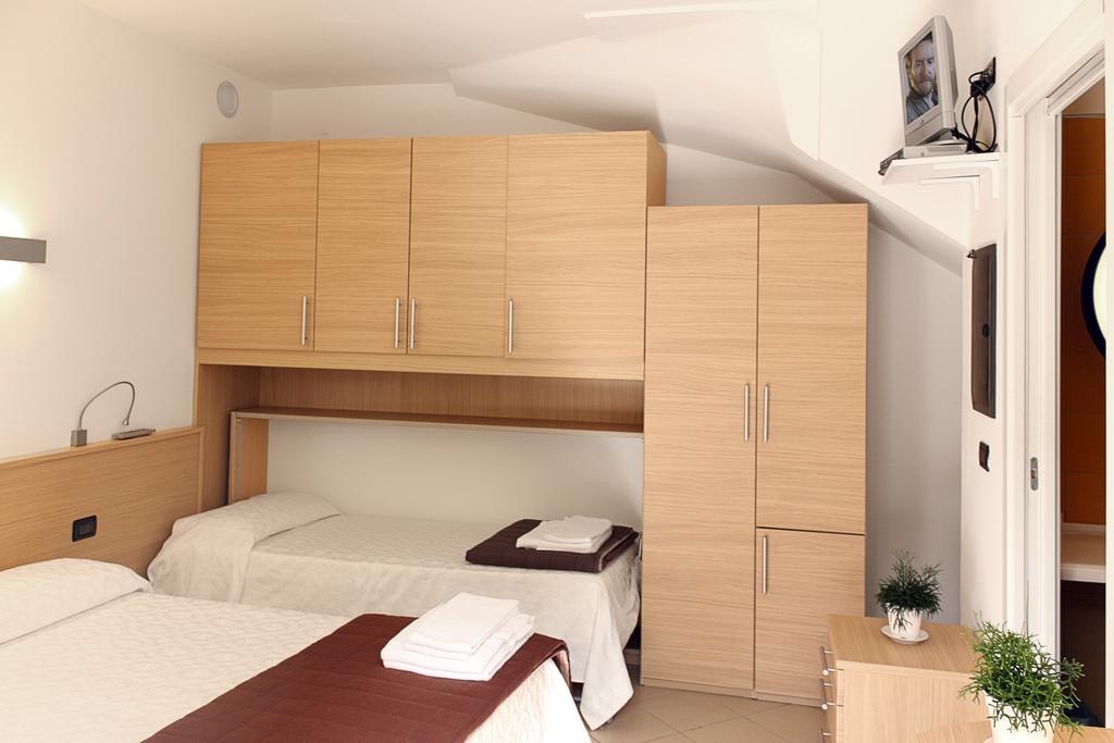Nice Hotel Бибионе Екстериор снимка