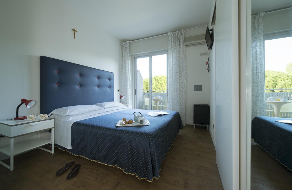 Nice Hotel Бибионе Екстериор снимка
