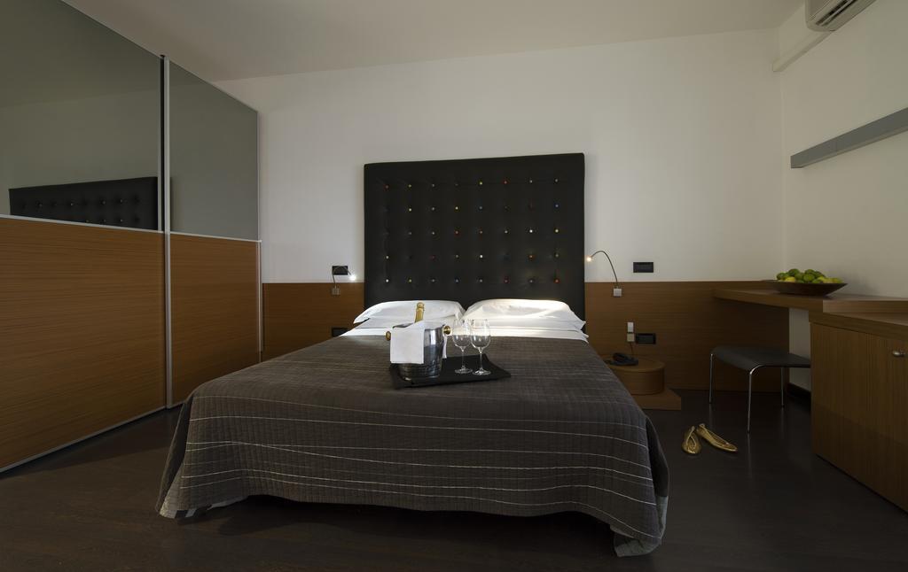 Nice Hotel Бибионе Екстериор снимка