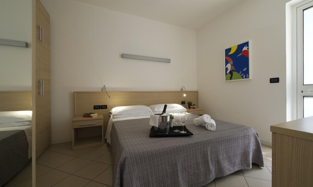 Nice Hotel Бибионе Екстериор снимка