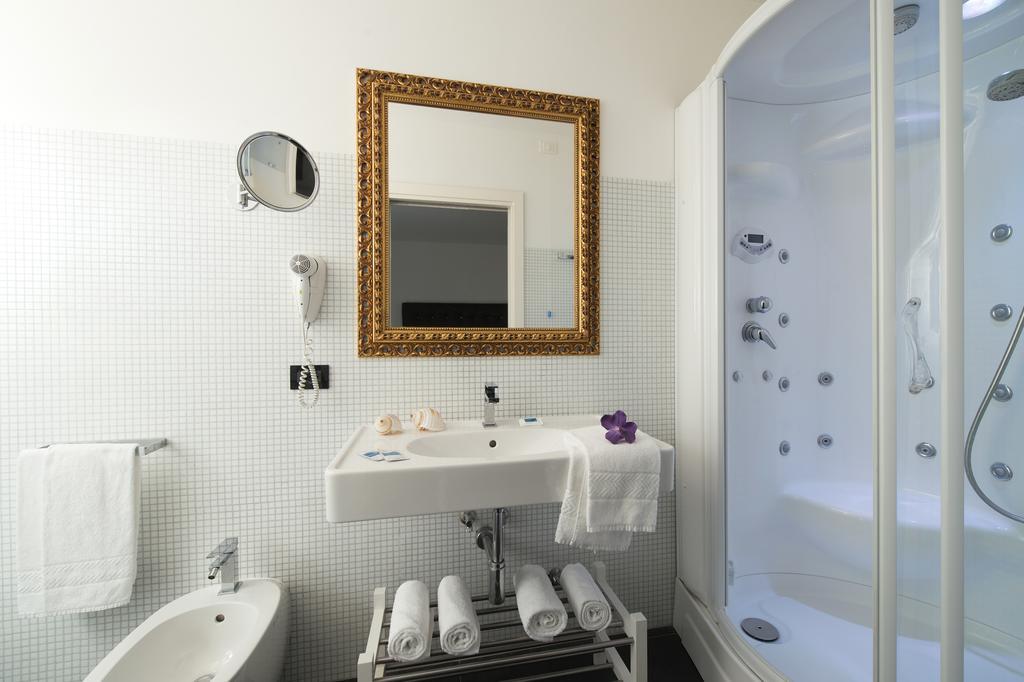 Nice Hotel Бибионе Екстериор снимка