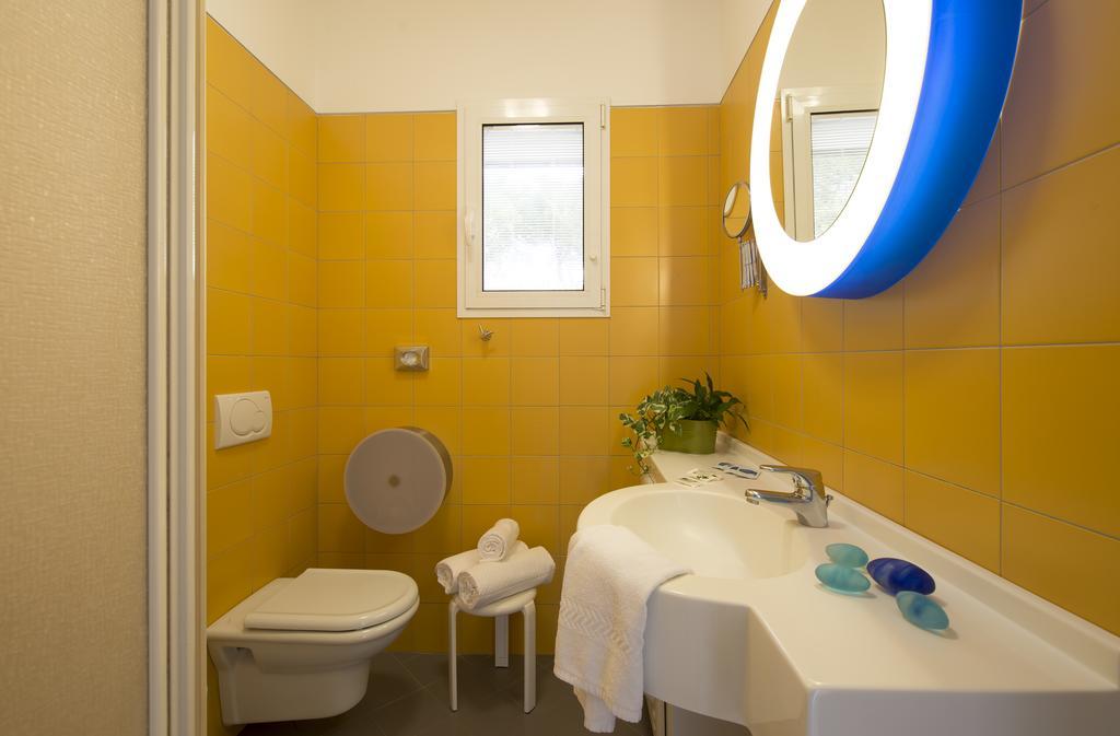 Nice Hotel Бибионе Екстериор снимка