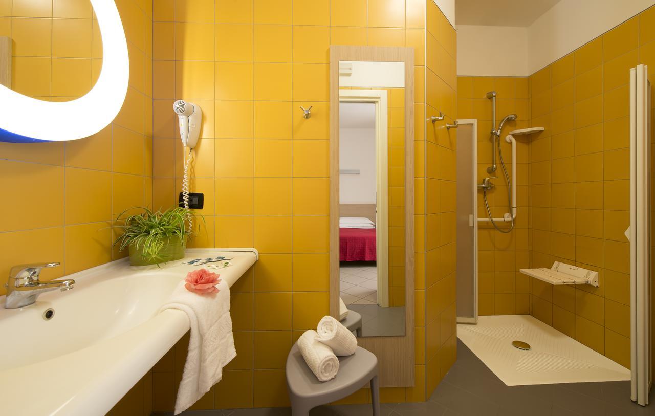 Nice Hotel Бибионе Екстериор снимка