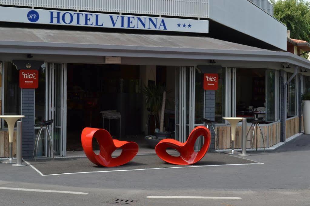 Nice Hotel Бибионе Екстериор снимка
