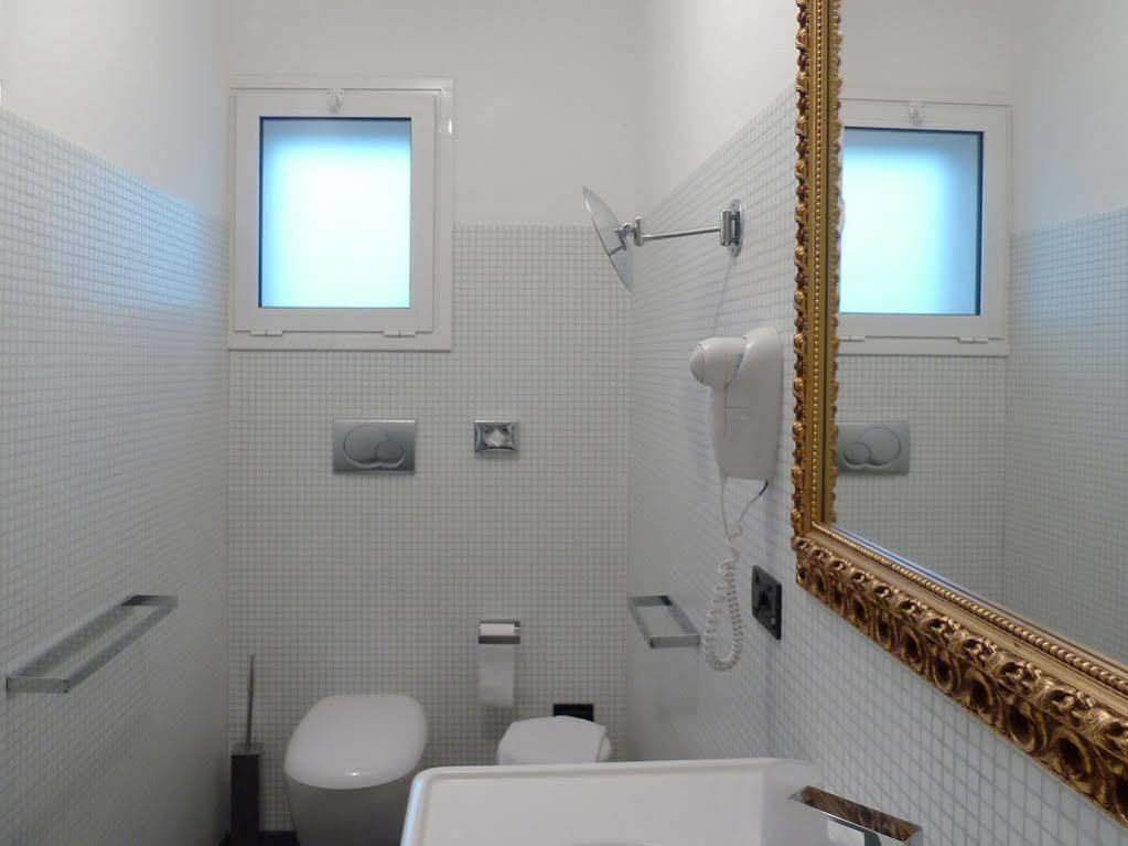 Nice Hotel Бибионе Екстериор снимка