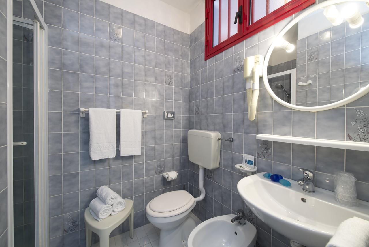 Nice Hotel Бибионе Екстериор снимка